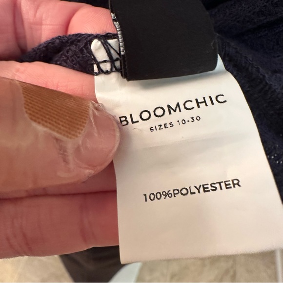 Bloomchic. Size 18/20. Navy long sleeve top. Crossover top. Plus size top. - Picture 8 of 9